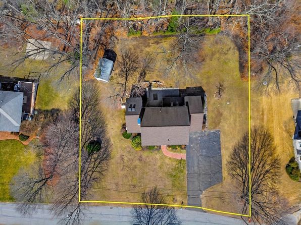 3 Overlook Dr, Chelmsford, MA 01824