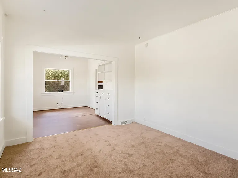 305 15th Ter — Photo 14