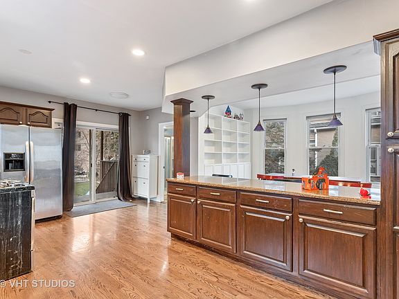 5th image of 1582 Oakwood Ave