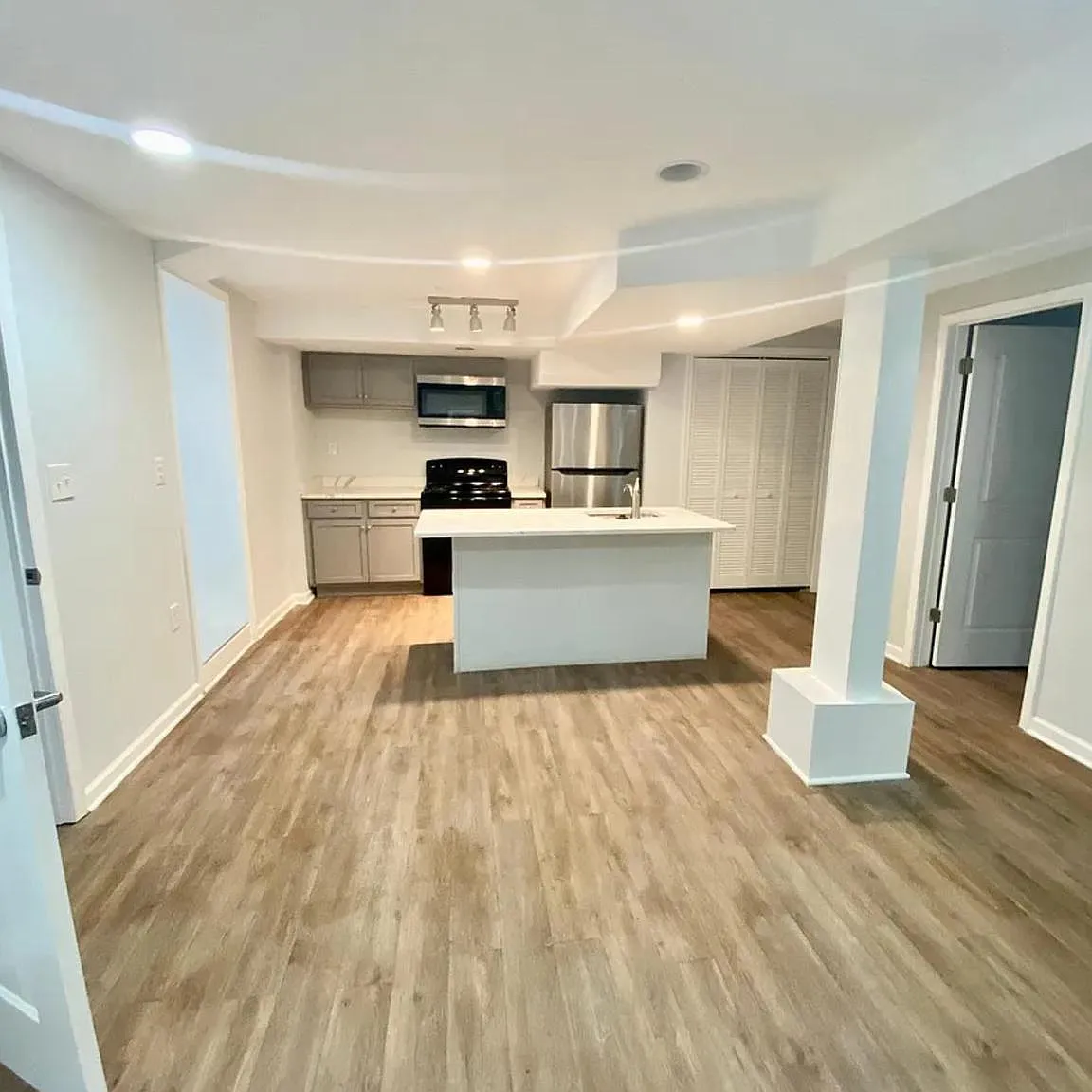 2 bed, 2.0 bath, 850 sqft, $2,225 — Photo 2