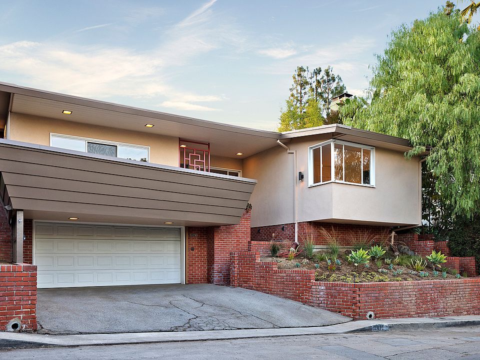 1st image of 2479 Moreno Dr