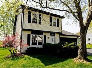 1668 Edinburgh Ln, Aurora, IL 60504