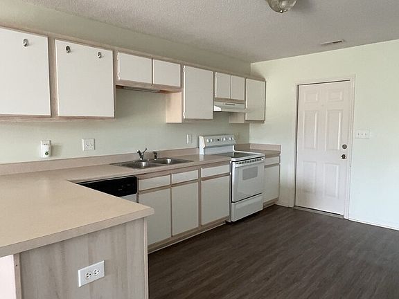 4th image of 106 Charlton Rd