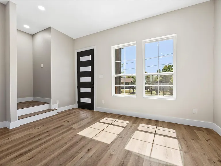 5949 Collingsworth St — Photo 11