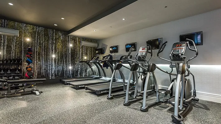 Rented by Nooklyn NYC LLC | media 44