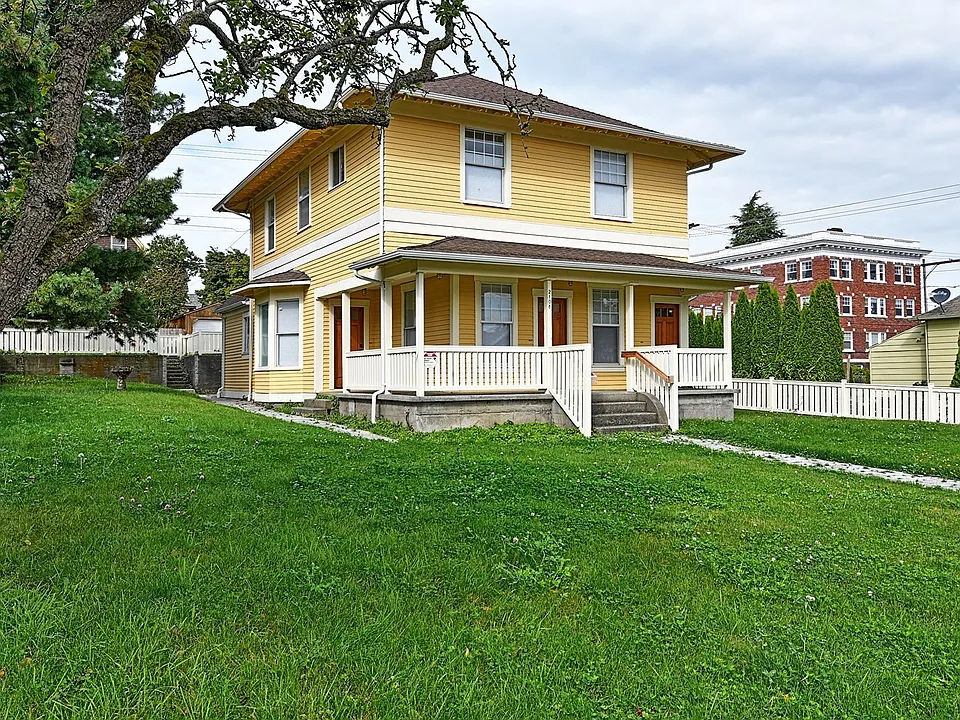 2108 Hoyt Ave
