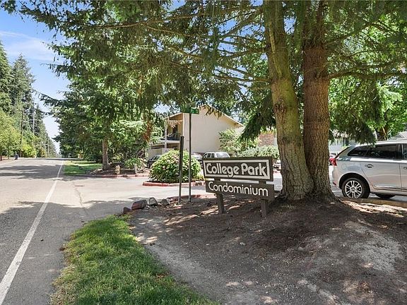 2nd image of 1600 149th Pl SE