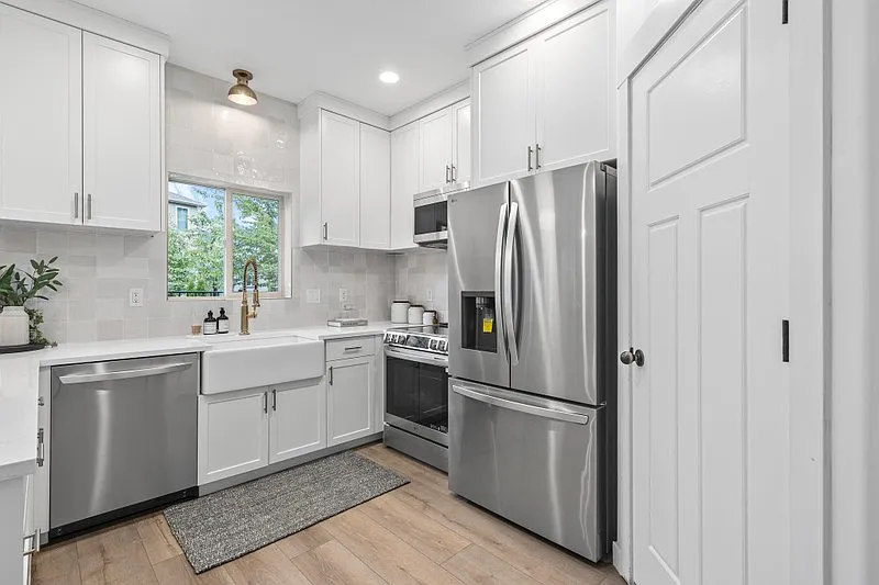 Newly Remodeled Stunning Cedar Hills Home — Photo 4
