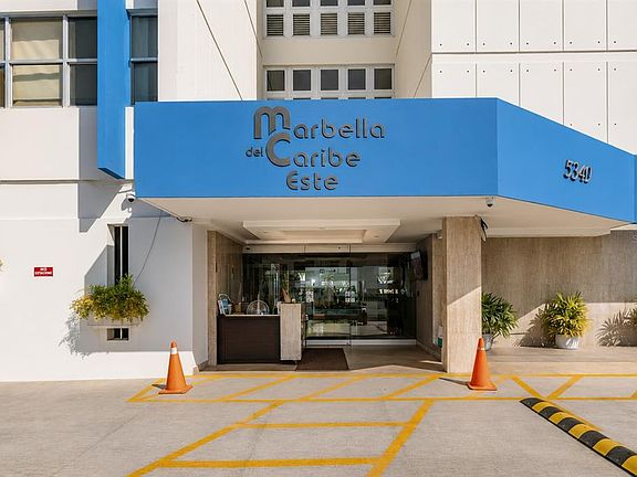 2nd image of Marbella Del Caribe Este #301