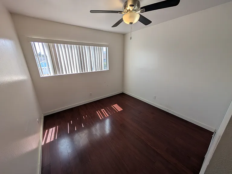 1094 Stillwell Ave — Photo 18