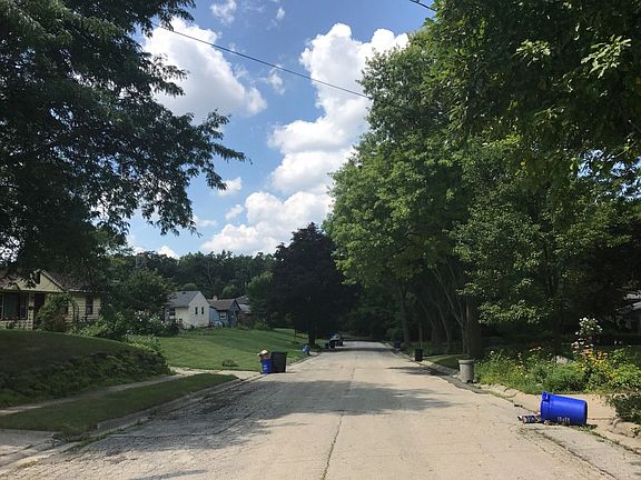 3rd image of 2703 Hampden Ct
