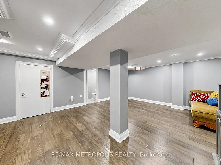 61 Horseshoe Cres #BASEMENT — Photo 11