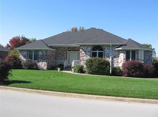513 N Hawthorn Dr, Nixa, MO 65714