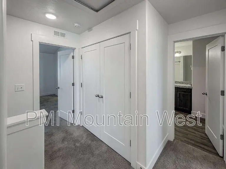 4924 E Breezy Patch Rd — Photo 9