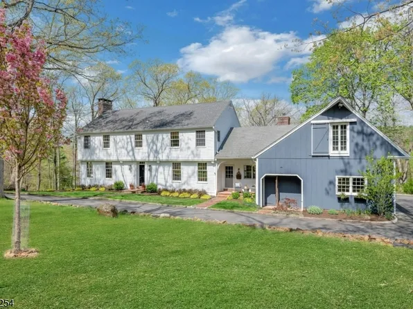 94 Brook Dr, Watchung Boro, NJ 07069