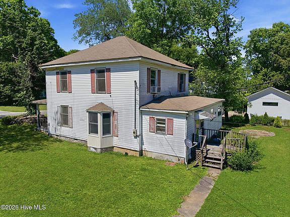 3rd image of 992 Valley River Avenue