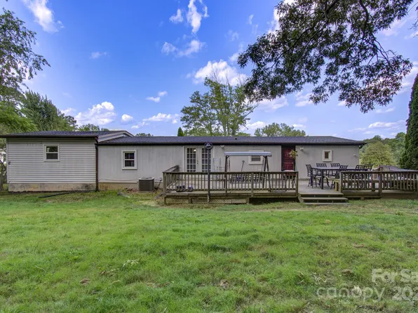 42 Pop Corn Dr, Hendersonville, NC 28792