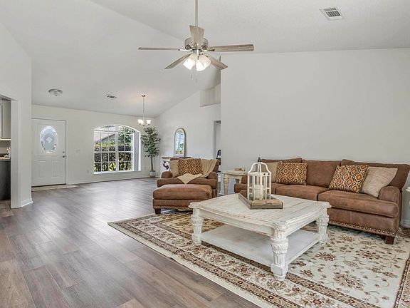 3rd image of 562 Batten Blvd