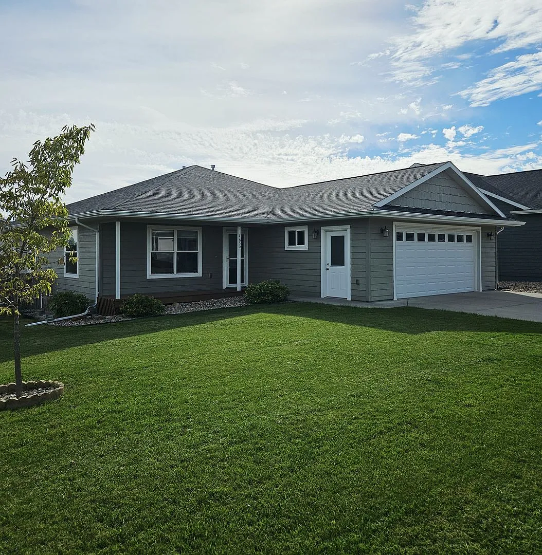 4 Bed | 3 Bath | Double Garage | Pet Negotiable | Auburn Hills — Photo 1