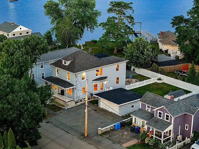 31 Bates St #1