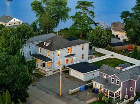 31 Bates St, Danvers, MA