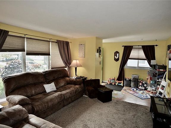 5th image of 90 Lorfield Dr
