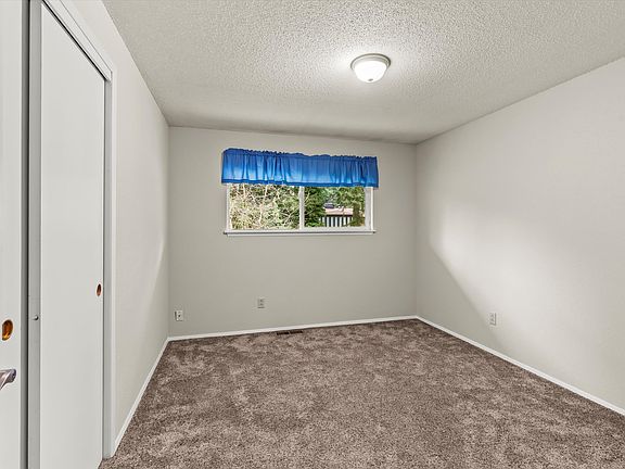 4th image of 10914 93rd Ave SW