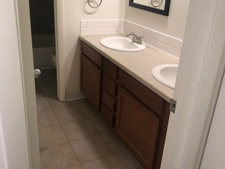 Regency Park Apartments — Photo 20