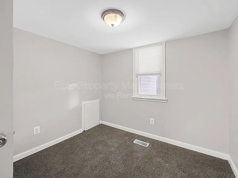 21930 Elroy Ave — Photo 7