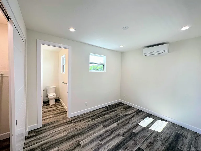 426 Sloane Ave #2 — Photo 15