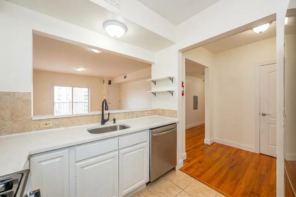 2 bed, 1169 sqft, $2,750 — Photo 2