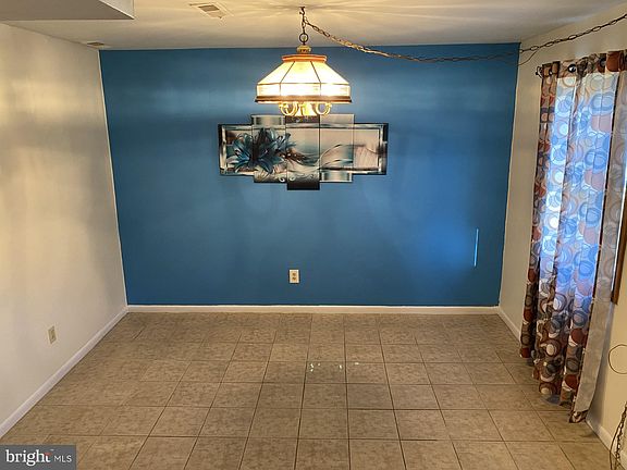 2nd image of 17 Sailboat Cir