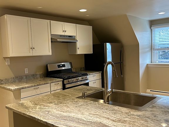 Kitchen, Microwave unpictured
