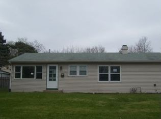 320 Amarillo Dr, Carpentersville, IL 60110
