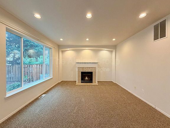 3rd image of 958 SE Roundelay St