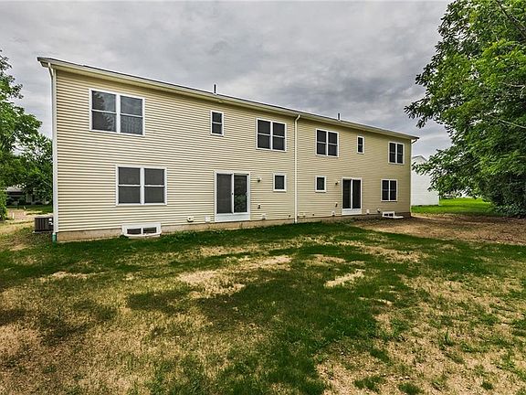 5th image of 7 Willowick Dr