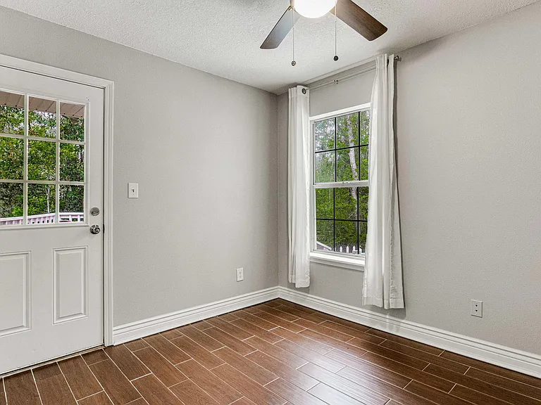 3420 Riverside Dr — Photo 40