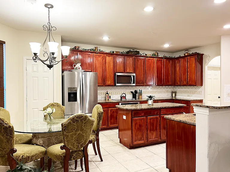 1110 Rushmore Dr — Photo 6