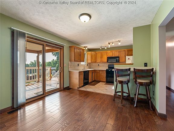 5th image of 410 Skyline Dr