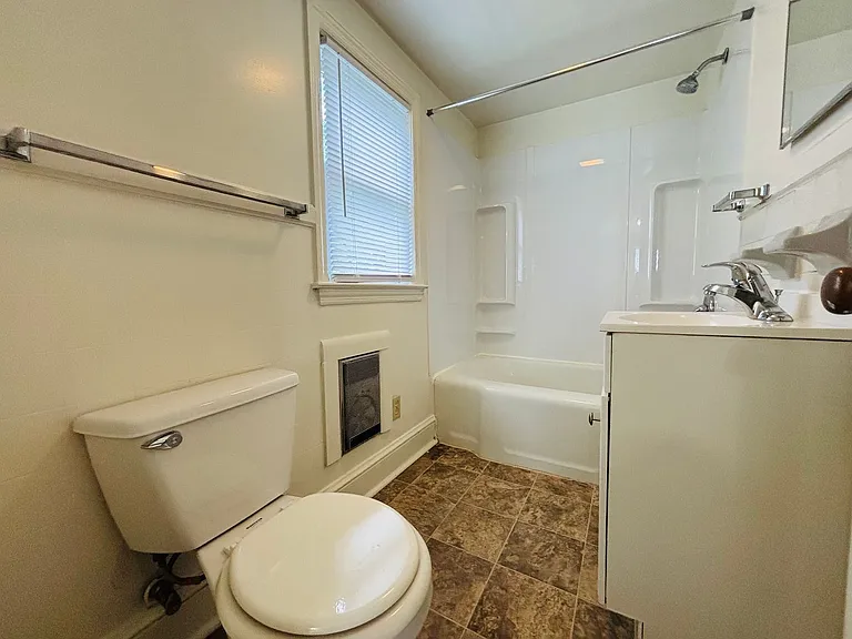 1284 Harding Rd — Photo 8