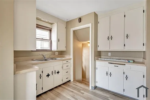 10713 Vernon Ave — Photo 11