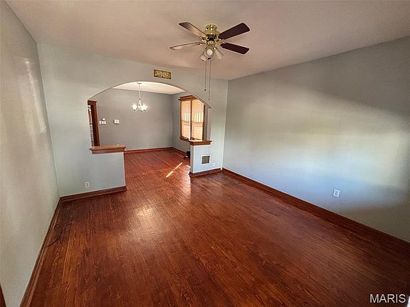 2nd image of 4879 Hamburg Ave