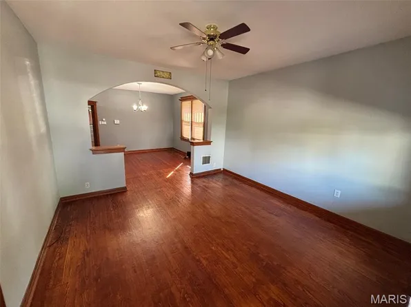 4879 Hamburg Ave, Saint Louis, MO 63123