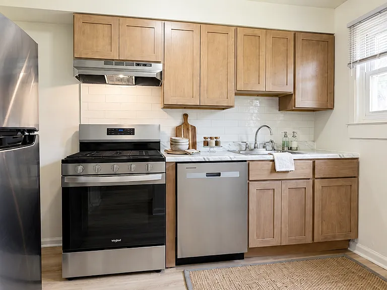 Wallworth Park Apartments — Photo 9