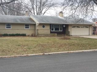 1106 Hayes St, Harvard, IL 60033