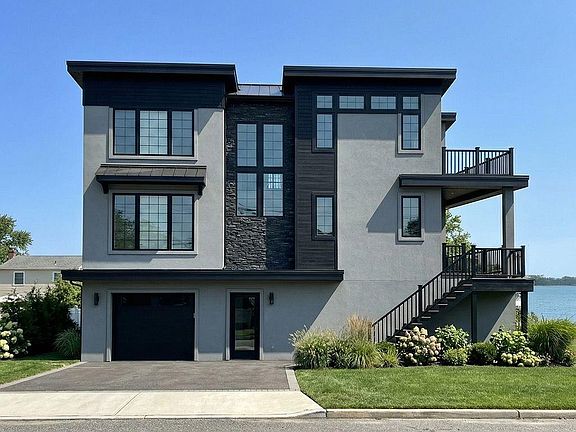3rd image of 3687 Naomi Street
