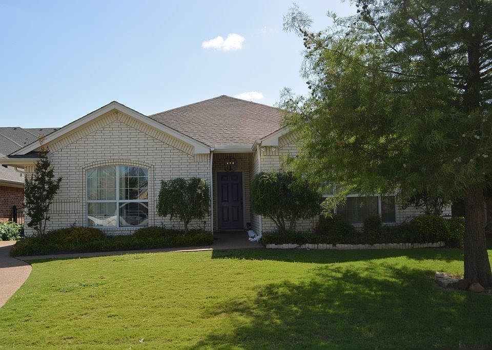 1st image of 203 Oleander Pl