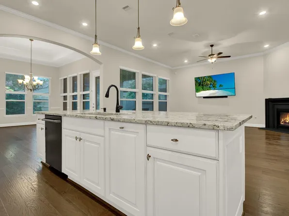510 Blossom Cove Ct, Pinehurst, TX 77362