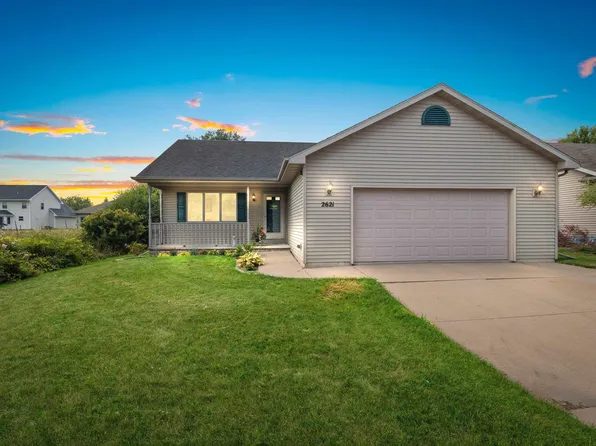 2621 Maple Grove Dr, Neenah, WI 54956