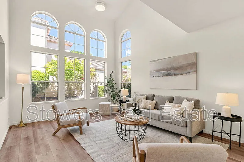 4 bed, 2.0 bath, 2813 sqft, $6,195 — Photo 3